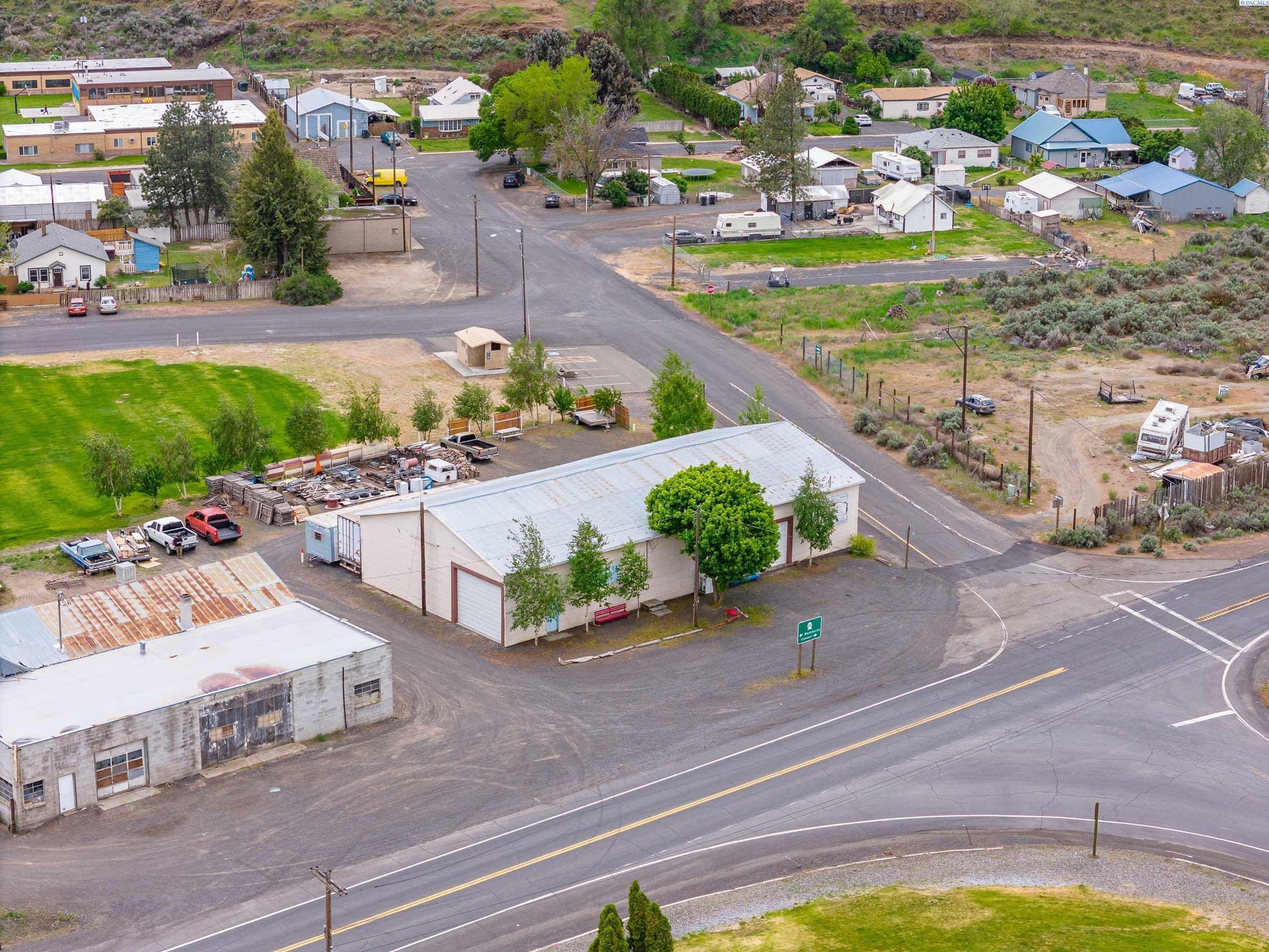 90 N Violet Avenue, Kahlotus, WA 99335