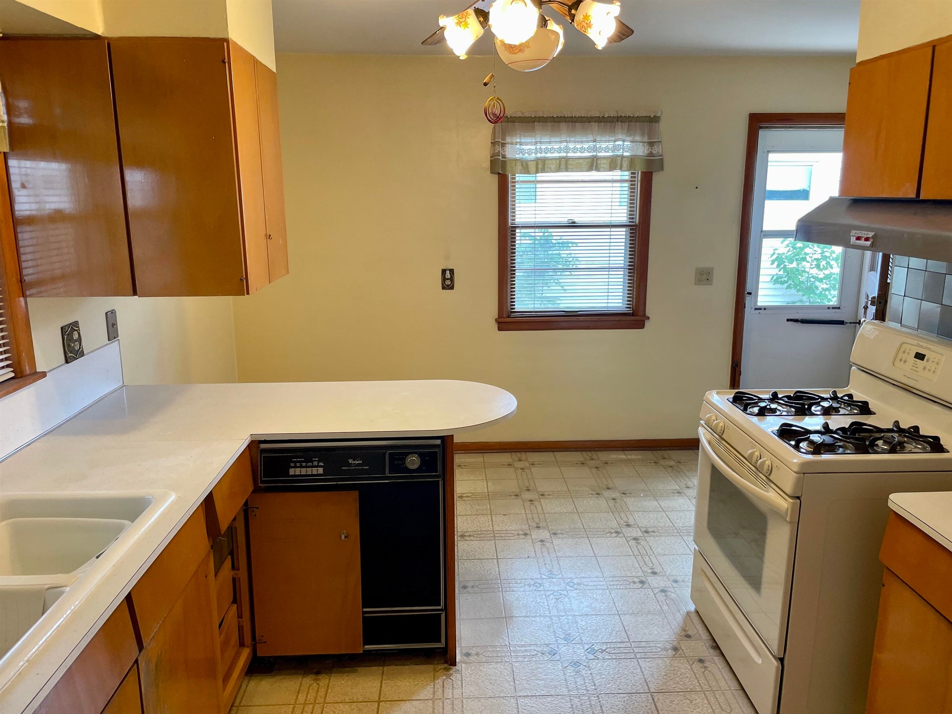 2230 Ohio Parkway, Rockford, IL 61108 MLS 202302840