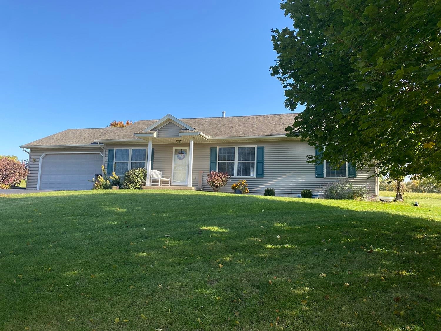 Sold 3406 White Tail Circle, Lake Carroll, IL 61046 3 Beds / 2 Full Baths 233,500, MLS