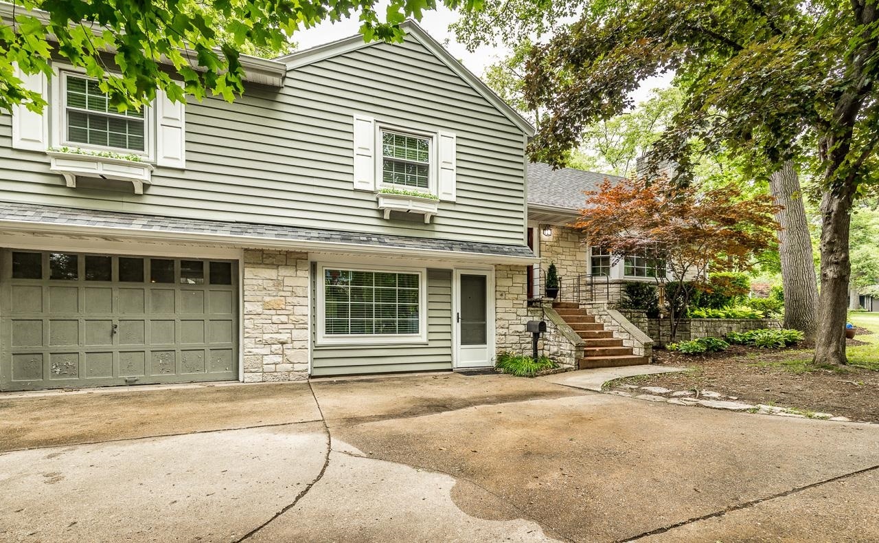 For Sale 124 Palm Avenue, Rockford, IL 61107 4 Beds / 2 Full Baths