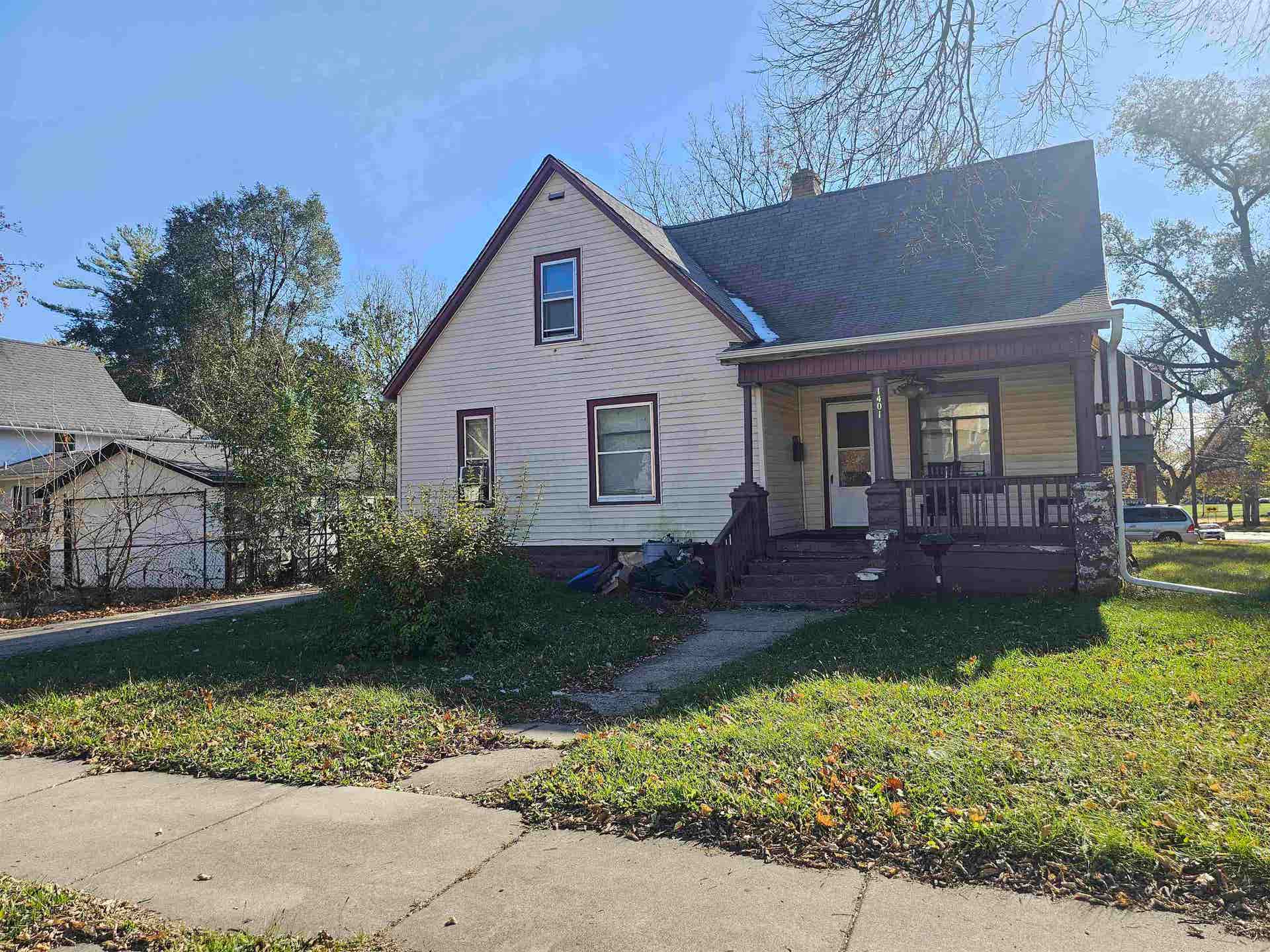 For Sale 1401 5th Ave, Rockford, IL 61104 3 Beds / 1 Full Bath